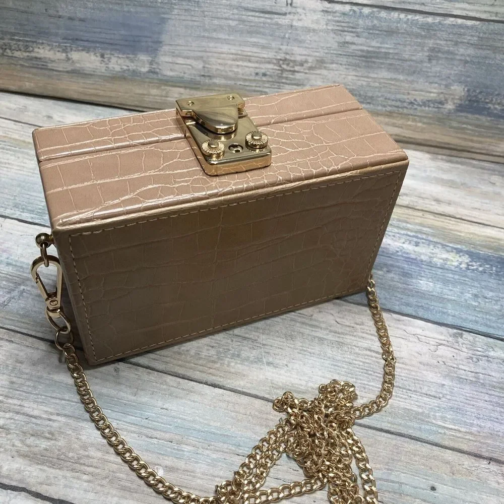 Vegan Leather Clutch Box Bag Tan Crocodile Faux Gold Tone Crossbody‎ Chain NWOT